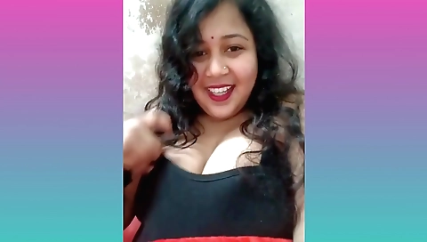 Indian big tit babe with a sexy body is showing off