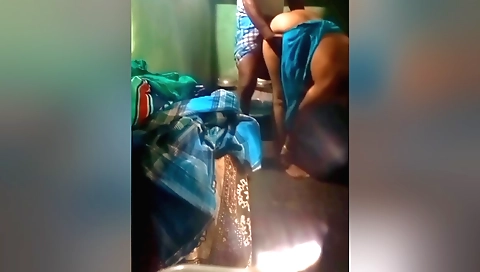 Indian aunt with perfect body is making love on webcam