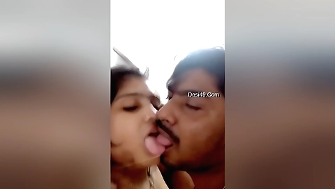 Indian girl shows her big booty in a hot homemade video
