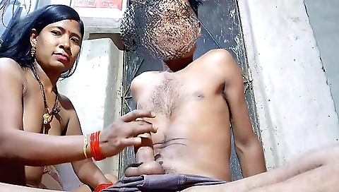 Indian bhabhi's hairy pussy in first attempt 18+ porn