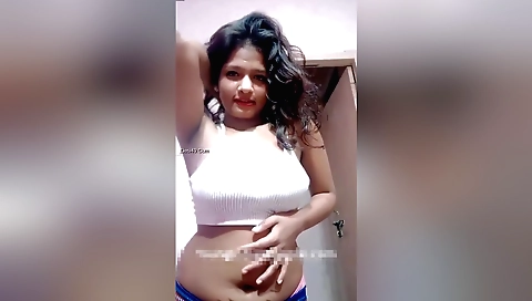 Today Exclusive- Sexy Sarika Showing Her Boob In Live Show