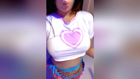 Indian girl makes a big hole and shows how she can suck