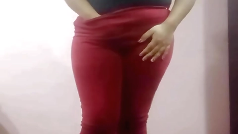 Indian girl masturbating in amateur solo video clip