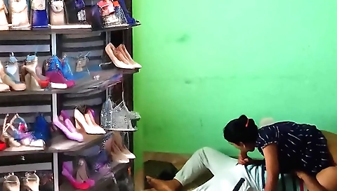 Indian amateur video showing a sexy face and a nice round ass