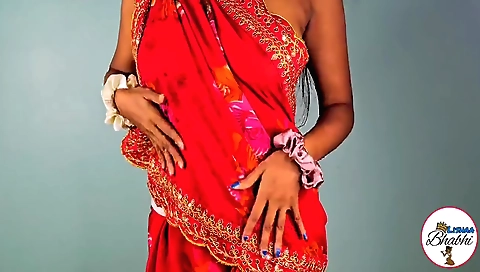 Indian solo female dance video with a good look in