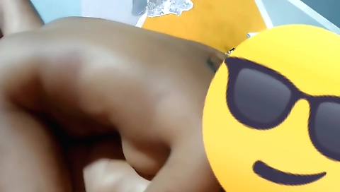 Indian girl with nice curves gets her pussy stretched