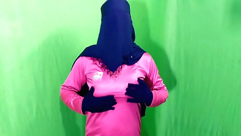 Indian teen in sexy clothes enjoys solo sex with her husband