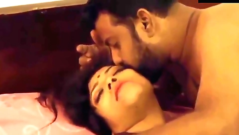 Indian milf seduces a guy into passionate sex video