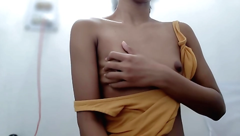 horny amateur blonde gets to play with her sexy pussy