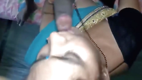 Amateur brunette with a sexy body and a great natural tits