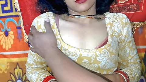 Indian man loves to fuck wife and enjoys her cunny