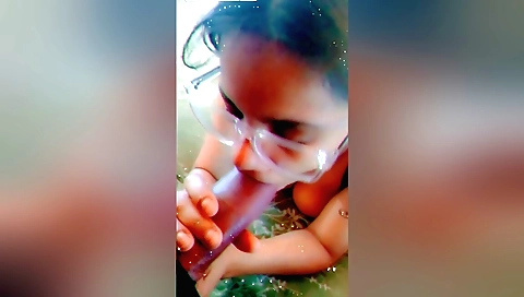 Indian amateur girl shows off her body in hd video