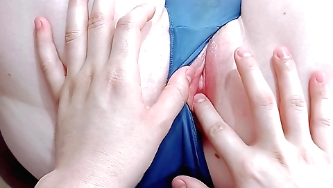 Petite teen girl's pussy stretched by a guy in a blowjob