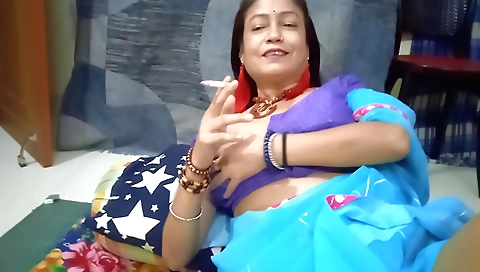 Amateur indian bhabi smoking and having sex with a guy