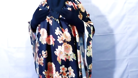 Housewife fucks with her neighbor in hd solo video