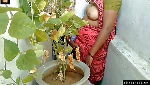 Indian babe with a sexy face gets her boyfriend off