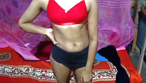 Indian teen girl gets a creampie on camera in the studio