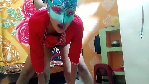 Indian girl loves to fuck in all poses and indulge her pussy