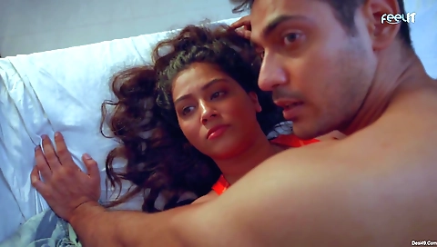 Brunette babe 803 gets off and shows us her sexy body