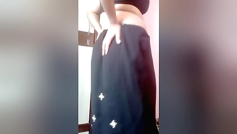 Amateur with white dress with big tits opens herself