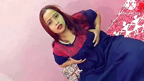 Hot brunette babe with a juicy pussy and a nice booty