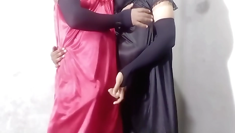 Indian housewife having sex in her home in amateur porn