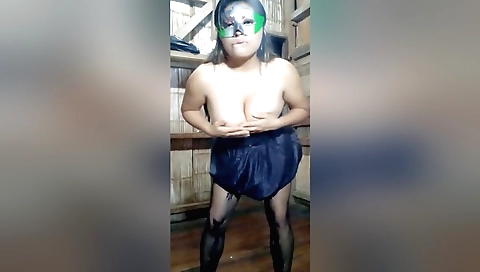 Indian girl with a step mom in her home is making out