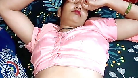 Newly married girl with a pretty face gets penetrated on cam