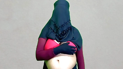 Indian housewife is naked and has a big set of tits