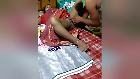 Indian teen shows her boobs in bed on webcam video