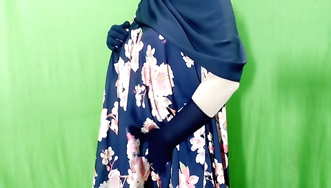 Indian housewife in bedroom solo video with sexy face