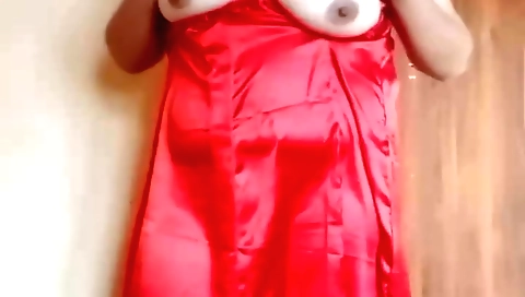 Indian chick with a big ass masturbating on a webcam