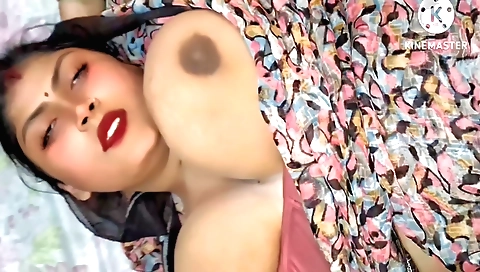 Indian hottie is showing her big natural tits on the camera