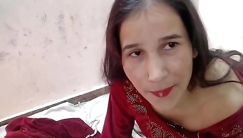 Solo female amateur porn video with a beautiful face