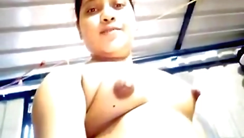 Indian teen bhabhi showing off her body in solo video