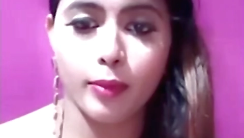 Busty brunette shows her sexy butt on homemade video