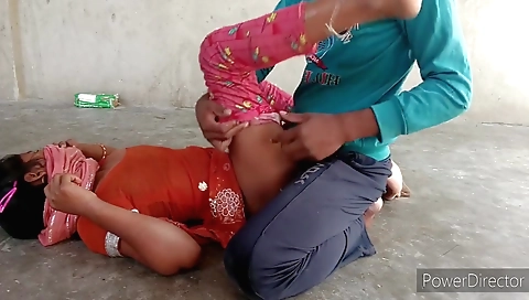 Indian chick gets fucked in her nude pussy outdoors