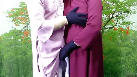 Indian housewife is with a porn video and makes one