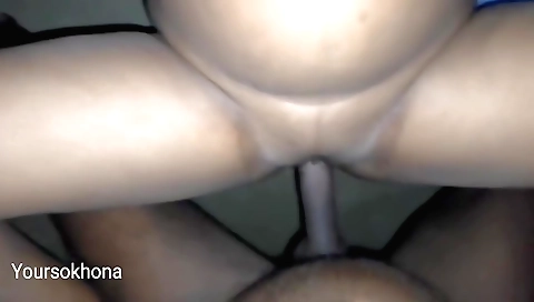 Indian babe is giving a nice blowjob in the pov video