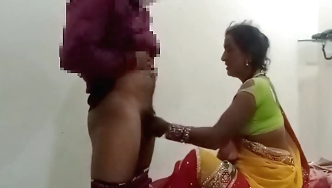 Indian brunette takes hot boner from behind in amateur sex clip