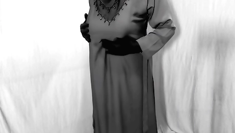 Bhabhi muslim teen 18+ is giving a blowjob in the house