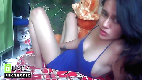 Indian amateur woman uses her sex toy in hot amateur clip