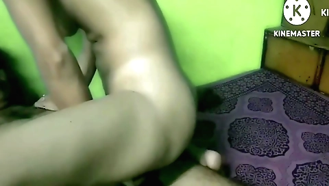 Busty bhabhi shows us how her body is sexy and horny