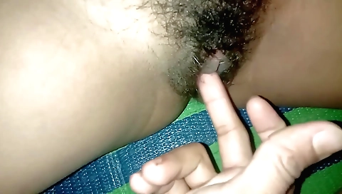 Hot hairy pussy porn in a very amateur pussy porn video