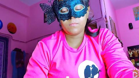 Indian stepmom with a nice face gets a handjob from her stepson