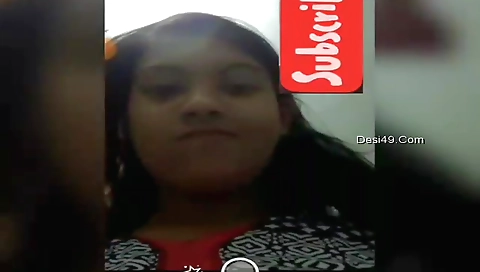 Exclusive- Cute Look Desi Girl Showing Her Boobs On Video Call