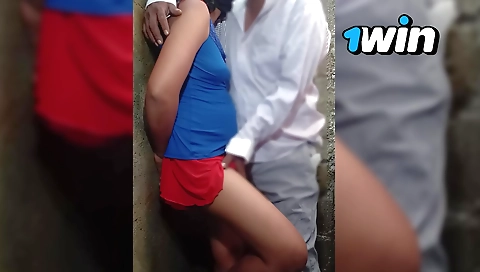Indian babe enjoys a hard fuck in a hot outdoor scene