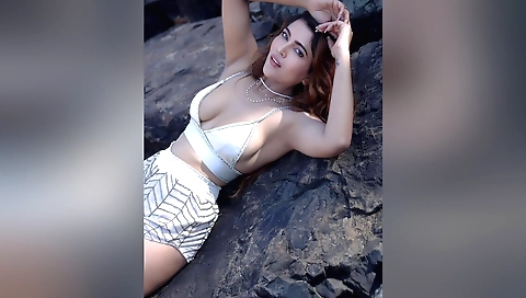 Big booty redhead babe in a sexy bikini on the beach