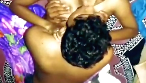 Indian amateur babe with natural body shows her body on webcam