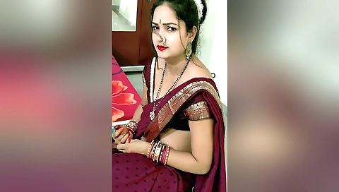 Indian girl in a hotel room makes a homemade porn video